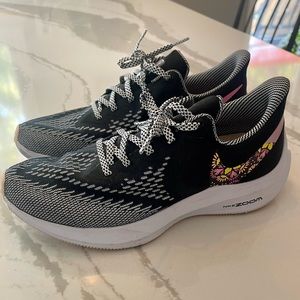 Nike Air Zoom Running Shoes Size 9 1/2 - never run in, just tried on in house
